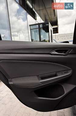 Хетчбек Volkswagen Golf 2022 в 