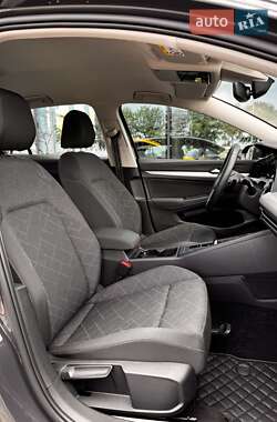Хетчбек Volkswagen Golf 2022 в 