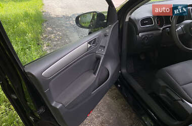 Хэтчбек Volkswagen Golf 2009 в 