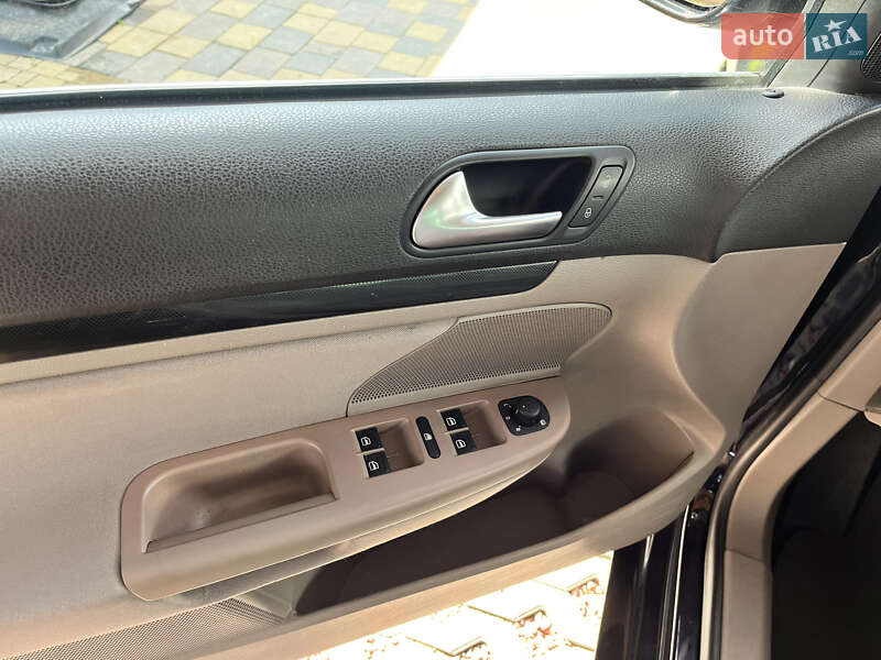 Универсал Volkswagen Golf 2011 в Харькове