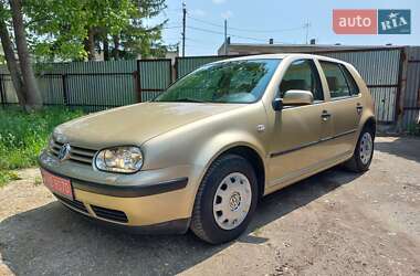 Хэтчбек Volkswagen Golf 2001 в 