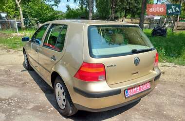 Хэтчбек Volkswagen Golf 2001 в 