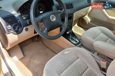 Хэтчбек Volkswagen Golf 2001 в 