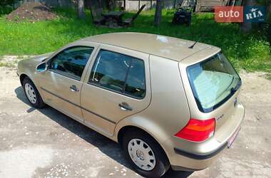 Хэтчбек Volkswagen Golf 2001 в 