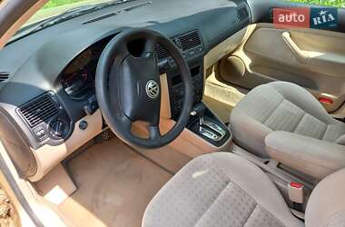 Хэтчбек Volkswagen Golf 2001 в 