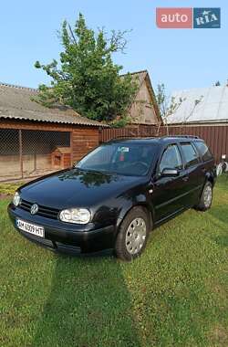 Универсал Volkswagen Golf 2004 в Емильчине
