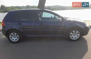 Хэтчбек Volkswagen Golf 2004 в 
