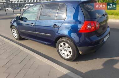 Хэтчбек Volkswagen Golf 2004 в 
