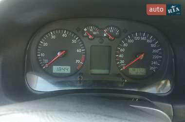 Хэтчбек Volkswagen Golf 1999 в 