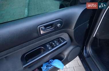 Хетчбек Volkswagen Golf 2002 в 