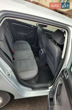 Хэтчбек Volkswagen Golf 2005 в 