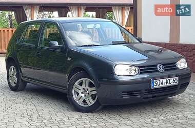 Хетчбек Volkswagen Golf 2002 в 