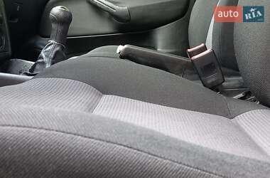 Хетчбек Volkswagen Golf 2002 в 