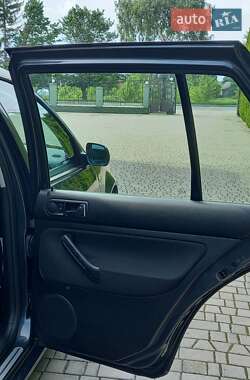 Хетчбек Volkswagen Golf 2002 в 