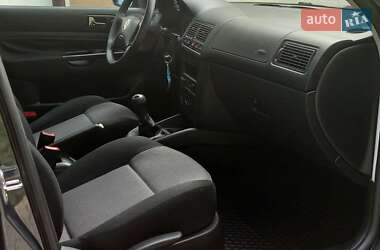 Хетчбек Volkswagen Golf 2002 в 