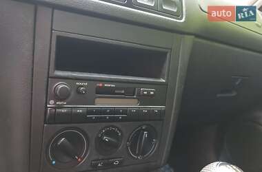 Хетчбек Volkswagen Golf 2002 в 