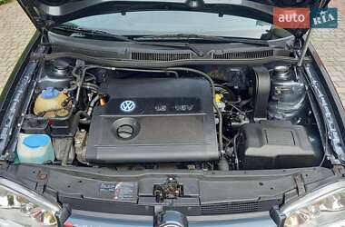 Хетчбек Volkswagen Golf 2002 в 