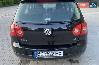 Хетчбек Volkswagen Golf 2005 в 