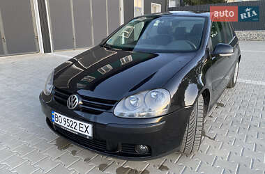 Хетчбек Volkswagen Golf 2005 в 