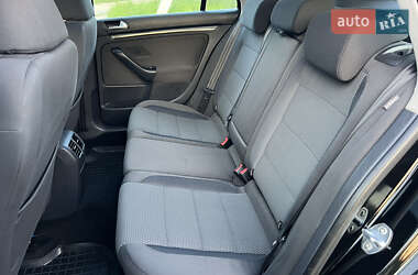 Универсал Volkswagen Golf 2010 в 