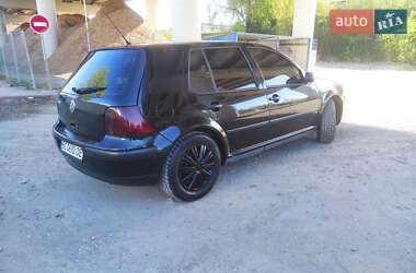 Хэтчбек Volkswagen Golf 1999 в 