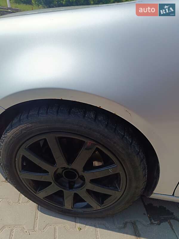 Хетчбек Volkswagen Golf 2004 в Городку