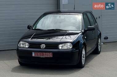Хэтчбек Volkswagen Golf 2000 в 