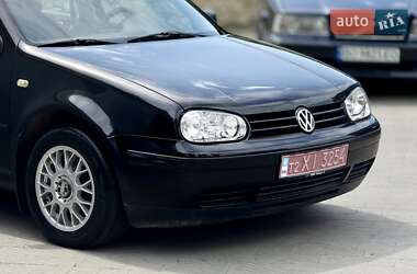 Хэтчбек Volkswagen Golf 2000 в 