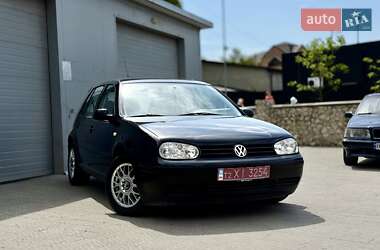 Хэтчбек Volkswagen Golf 2000 в 