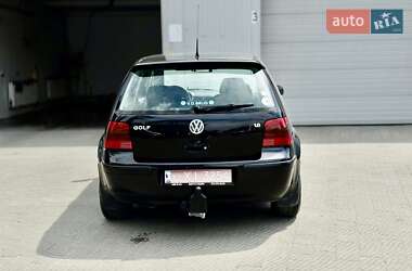 Хэтчбек Volkswagen Golf 2000 в 