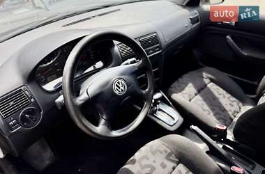 Хэтчбек Volkswagen Golf 2000 в 