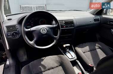 Хэтчбек Volkswagen Golf 2000 в 