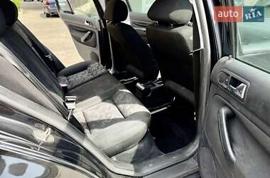 Хэтчбек Volkswagen Golf 2000 в 