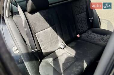 Хэтчбек Volkswagen Golf 2000 в 