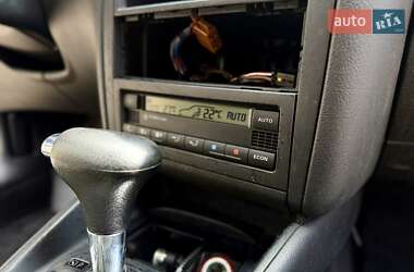 Хэтчбек Volkswagen Golf 2000 в 