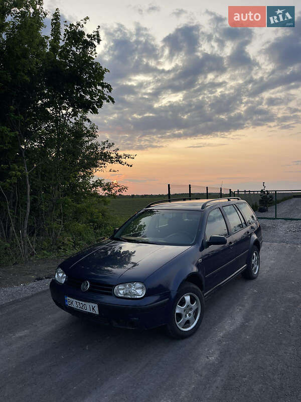 Универсал Volkswagen Golf 2001 в Ровно