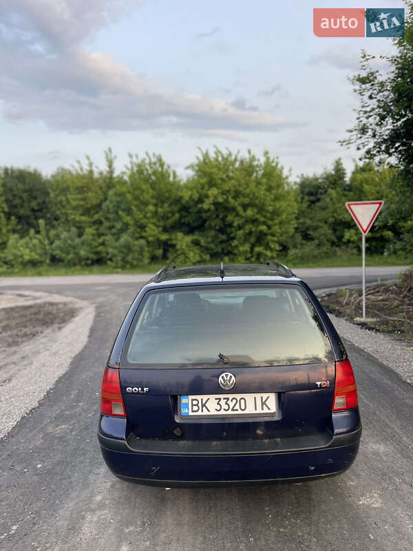 Универсал Volkswagen Golf 2001 в Ровно