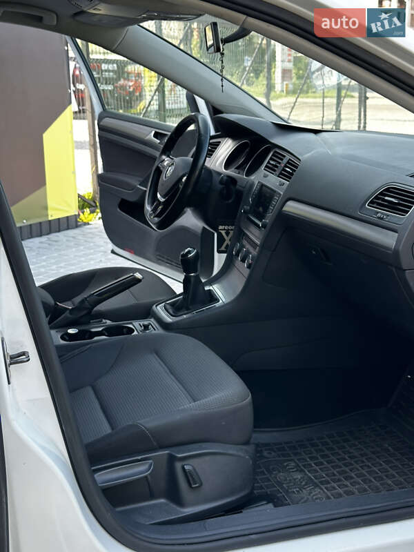 Универсал Volkswagen Golf 2015 в Львове