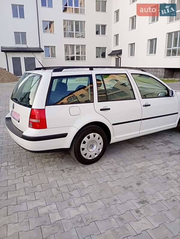 Универсал Volkswagen Golf 2003 в Самборе