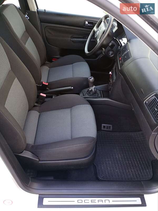 Универсал Volkswagen Golf 2003 в Самборе