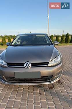 Хэтчбек Volkswagen Golf 2016 в 
