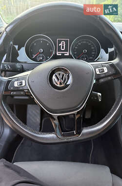 Хэтчбек Volkswagen Golf 2016 в 