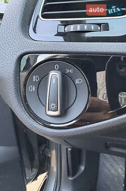 Хэтчбек Volkswagen Golf 2016 в 