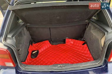 Хэтчбек Volkswagen Golf 2001 в 