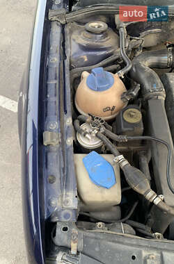 Хэтчбек Volkswagen Golf 2001 в 