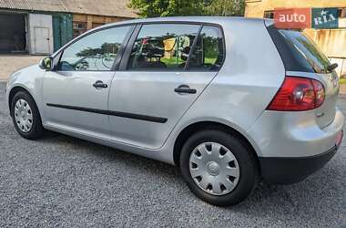 Хэтчбек Volkswagen Golf 2004 в 