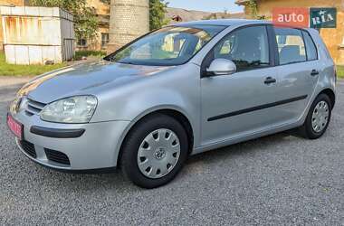 Хэтчбек Volkswagen Golf 2004 в 