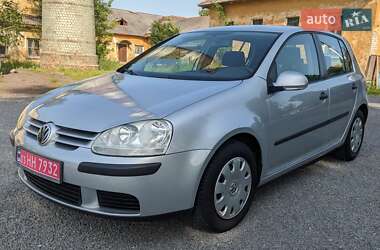 Хетчбек Volkswagen Golf 2004 в Звягелі