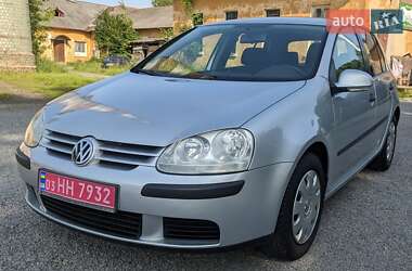 Хэтчбек Volkswagen Golf 2004 в 