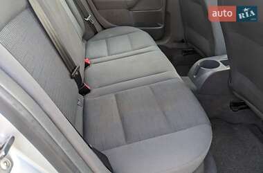 Хэтчбек Volkswagen Golf 2004 в 
